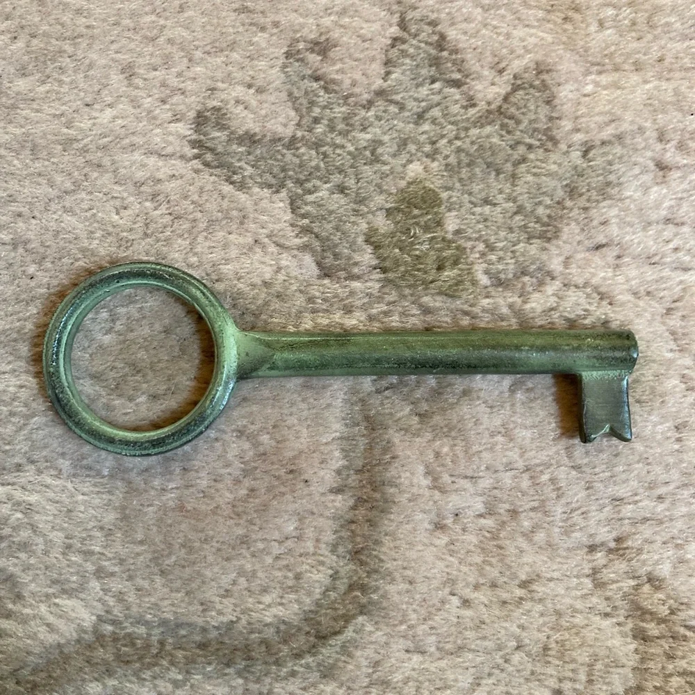 Pottery Barn set of 7 Vintage Decorative Skeleton Keys